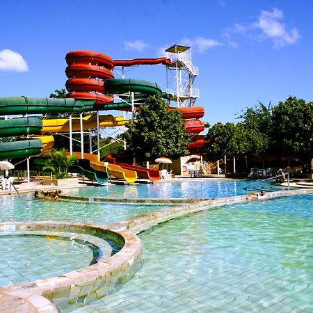 Diroma Resort Com Um Dia No Acqua Park Caldas Novas Bagian luar foto