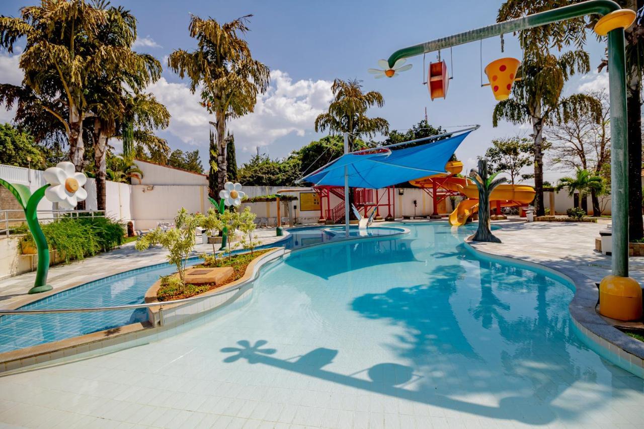 Diroma Resort Com Um Dia No Acqua Park Caldas Novas Bagian luar foto