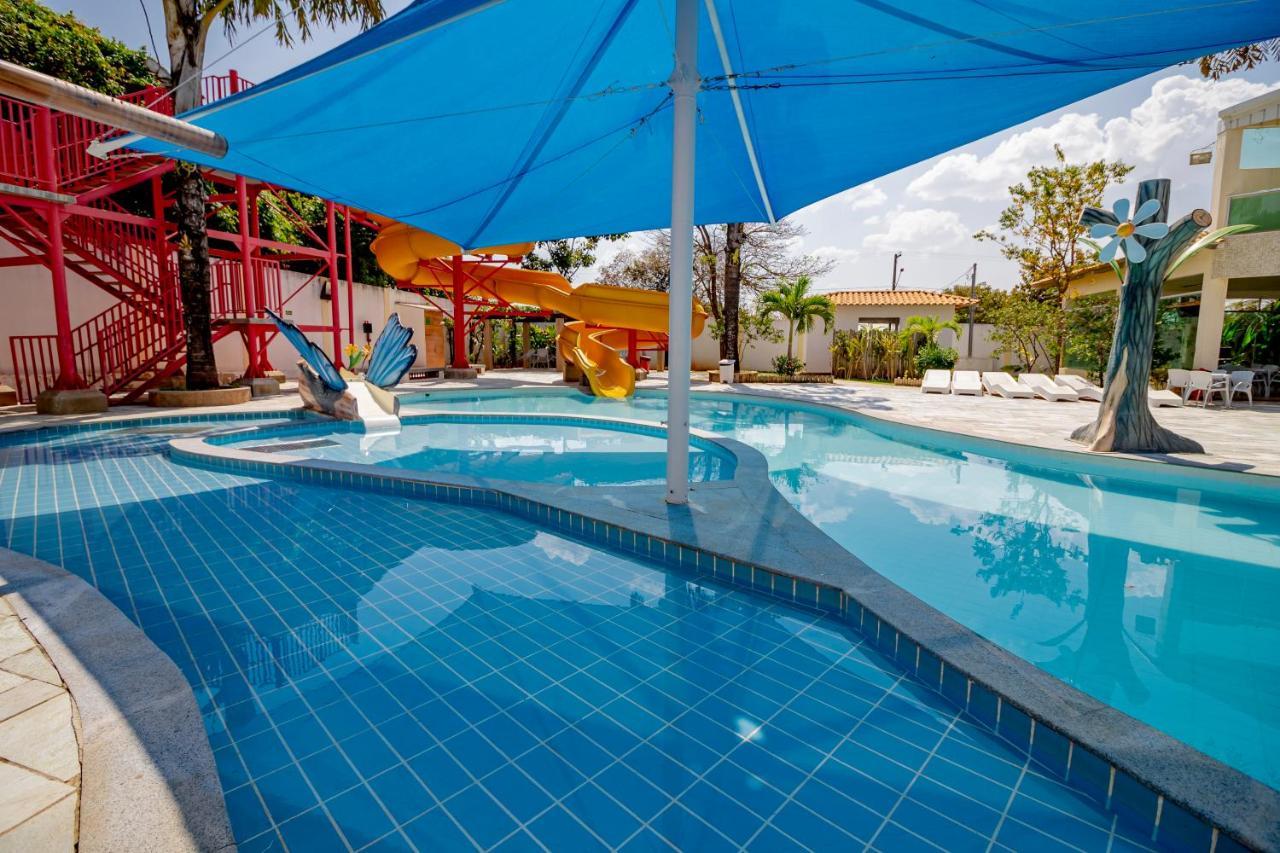 Diroma Resort Com Um Dia No Acqua Park Caldas Novas Bagian luar foto
