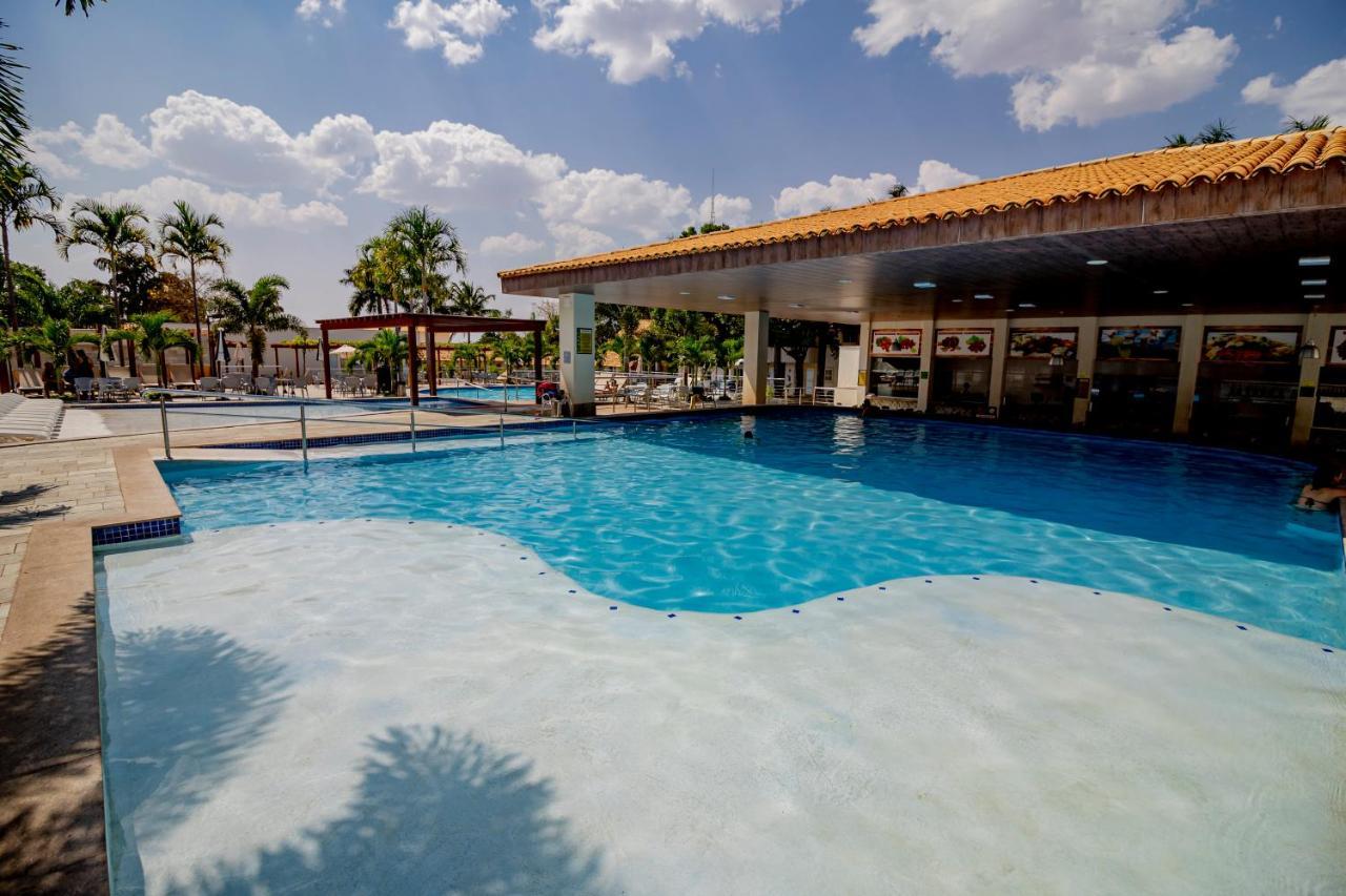 Diroma Resort Com Um Dia No Acqua Park Caldas Novas Bagian luar foto
