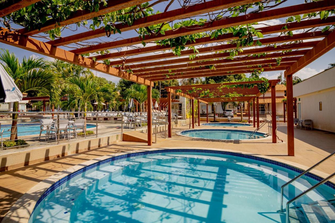 Diroma Resort Com Um Dia No Acqua Park Caldas Novas Bagian luar foto