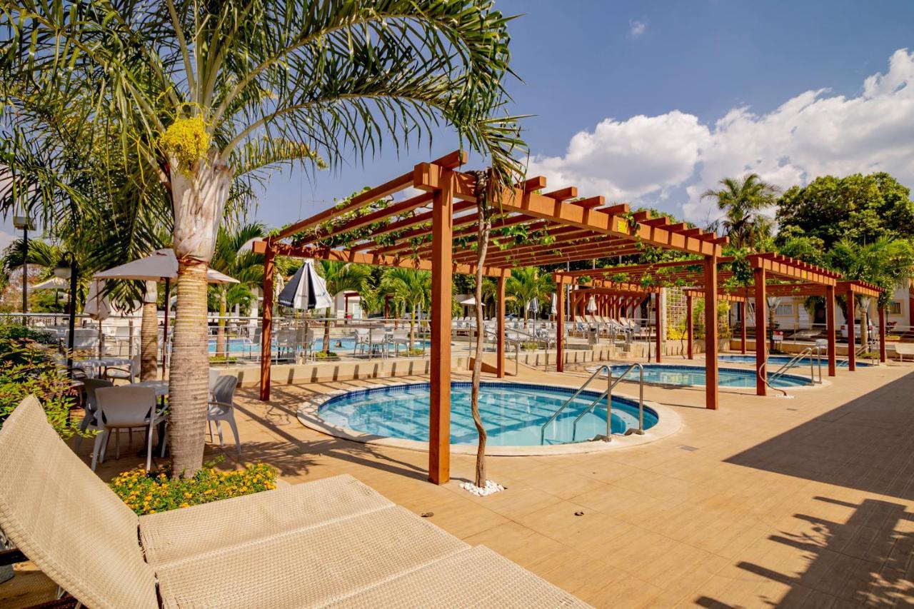 Diroma Resort Com Um Dia No Acqua Park Caldas Novas Bagian luar foto