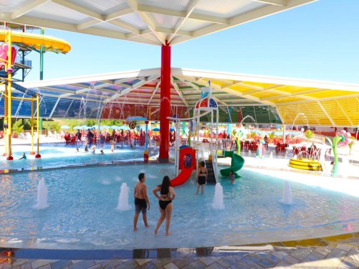 Diroma Resort Com Um Dia No Acqua Park Caldas Novas Bagian luar foto