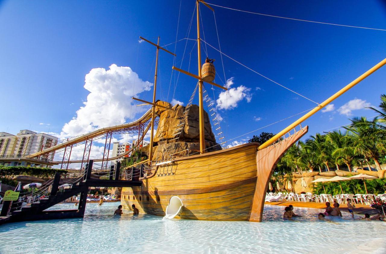 Diroma Resort Com Um Dia No Acqua Park Caldas Novas Bagian luar foto